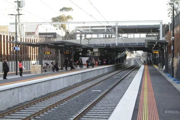 McKinnon and Centre Roads Level Crossing — photo 3